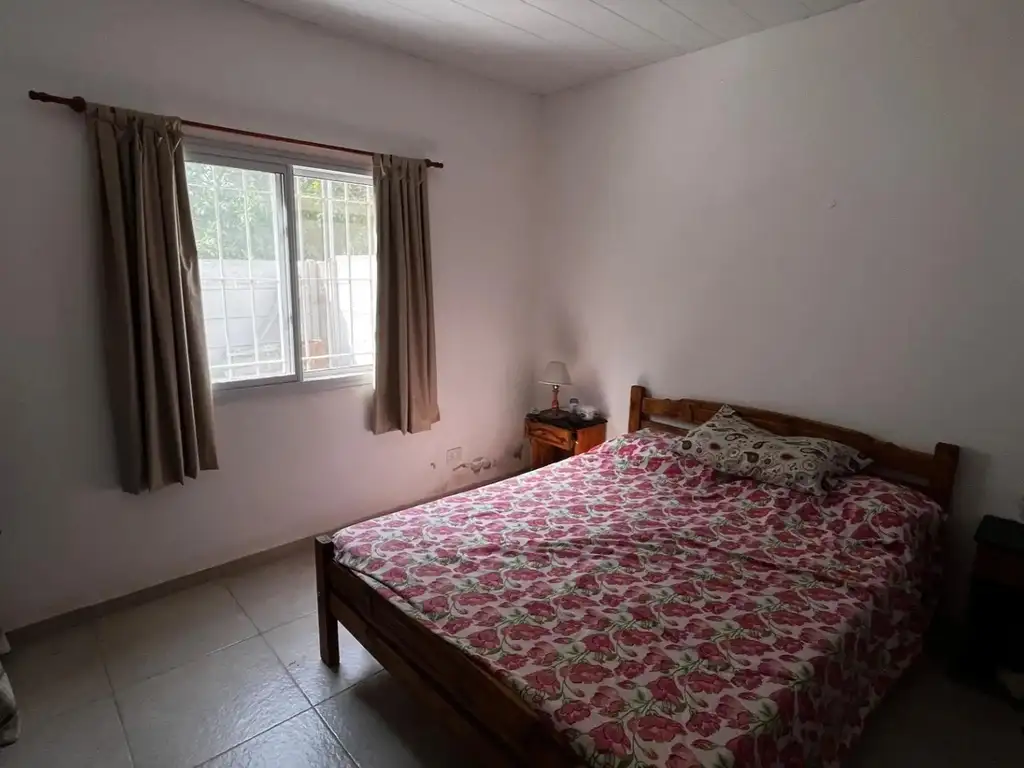 Foto de Casa sobre amplio lote. Barrio Los Pioneros, imagen 5