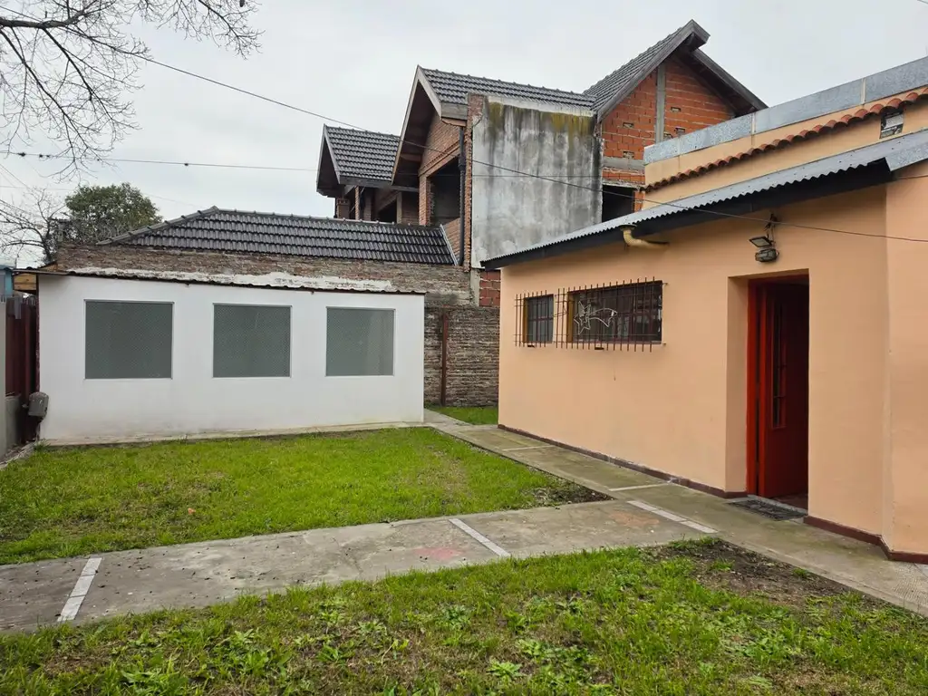 Foto de CASA 2 DORMITORIOS, PARQUE Y GARAGE, imagen 2