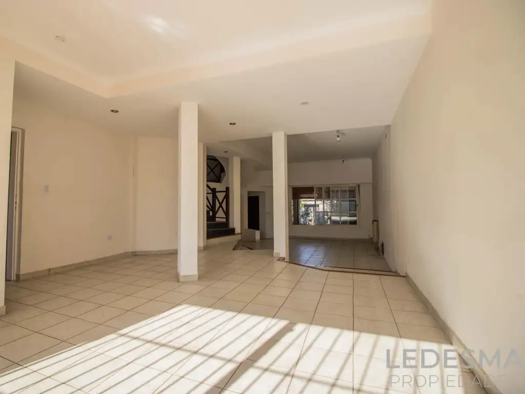 Foto de VENTA CASA 6 AMBIENTES CON GARAGE Y FONDO LIBRE, imagen 4