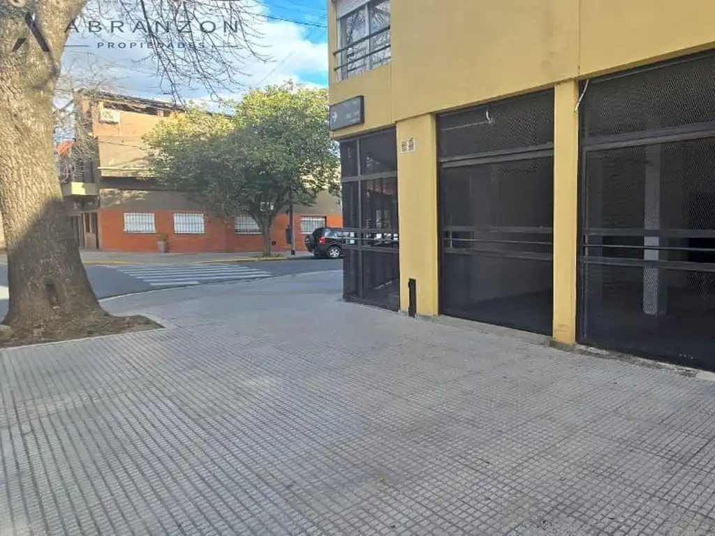 Foto de Victor Hugo 900 Cochera fija cubierta entrada independiente Villa Luro, imagen 3