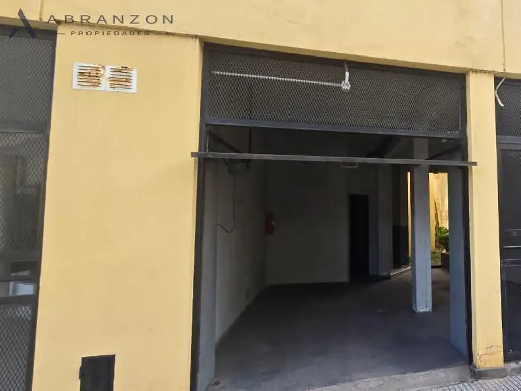 Foto de Victor Hugo 900 Cochera fija cubierta entrada independiente Villa Luro, imagen 2