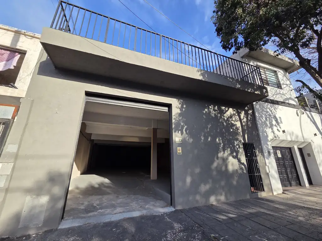 Foto de GALPÓN EN ALQUILER – MATADEROS | 300 M² CUBIERTOS + 100 M² DESCUBIERTOS, imagen 1