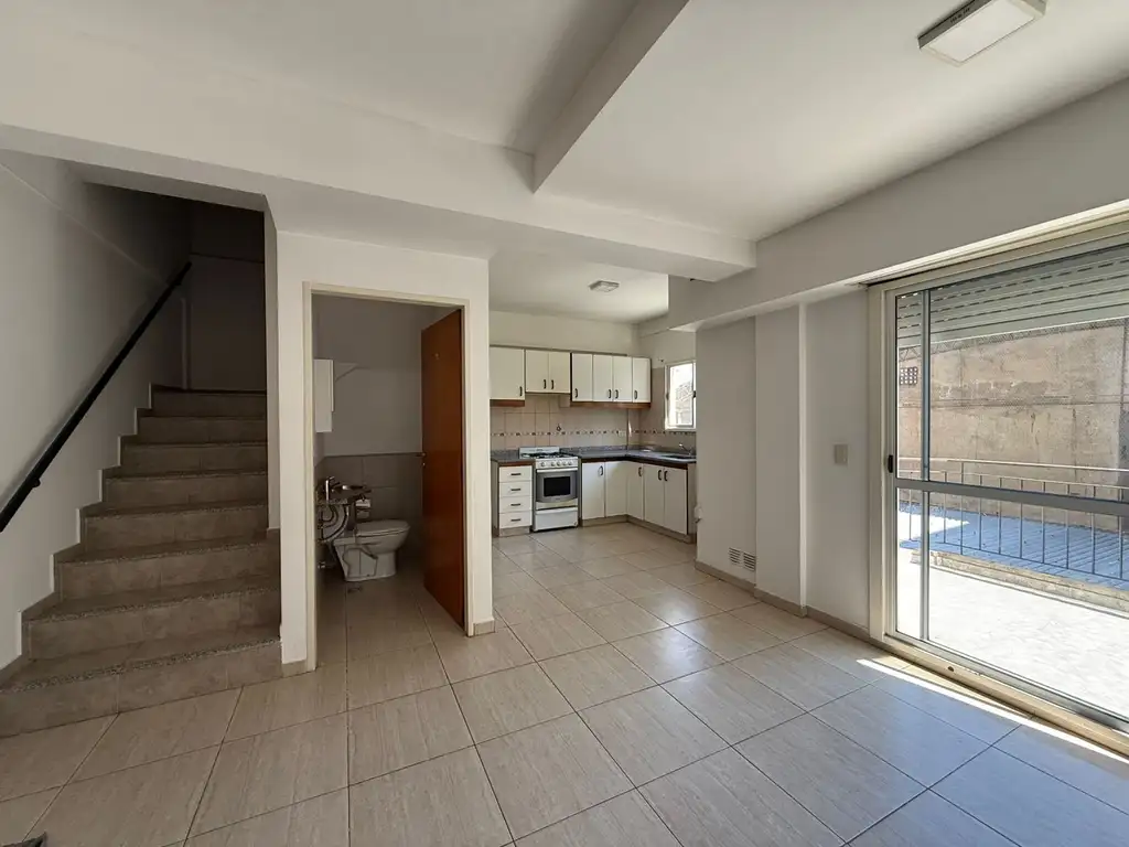 Foto de Alquiler Duplex 3 Ambientes Con Balcón Y Patio En Mataderos, imagen 2