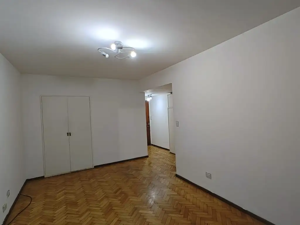 Foto de Monoambiente al frente con balcón. Baño, cocina separada y lavadero, imagen 1
