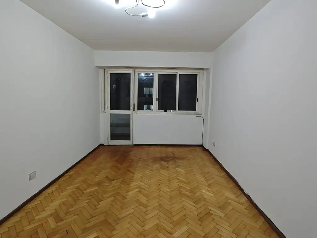 Foto de Monoambiente al frente con balcón. Baño, cocina separada y lavadero, imagen 4