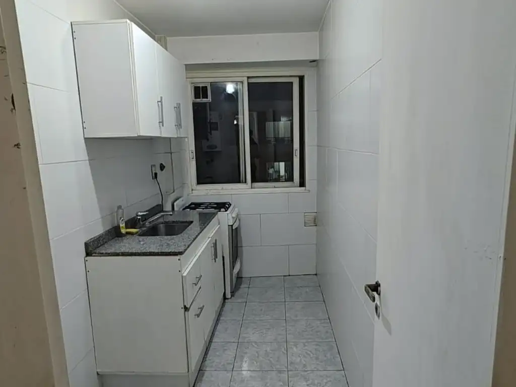 Foto de Monoambiente al frente con balcón. Baño, cocina separada y lavadero, imagen 5
