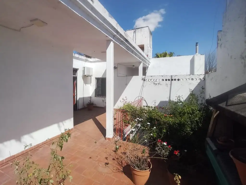 Foto de IMPORTANTE CASA EN ALQUILER ZONA CÉNTRICA! - Vicente Lopez y Pje, imagen 3