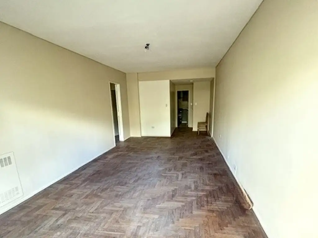 Foto de Espectacular 3 Amb C/ Dependencia, Patio Y Balcón - Vista A Plaza, imagen 2