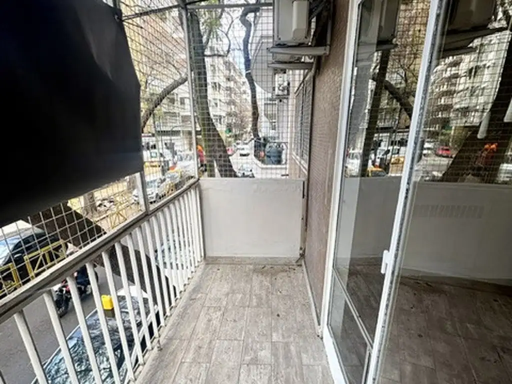 Foto de Espectacular 3 Amb C/ Dependencia, Patio Y Balcón - Vista A Plaza, imagen 4