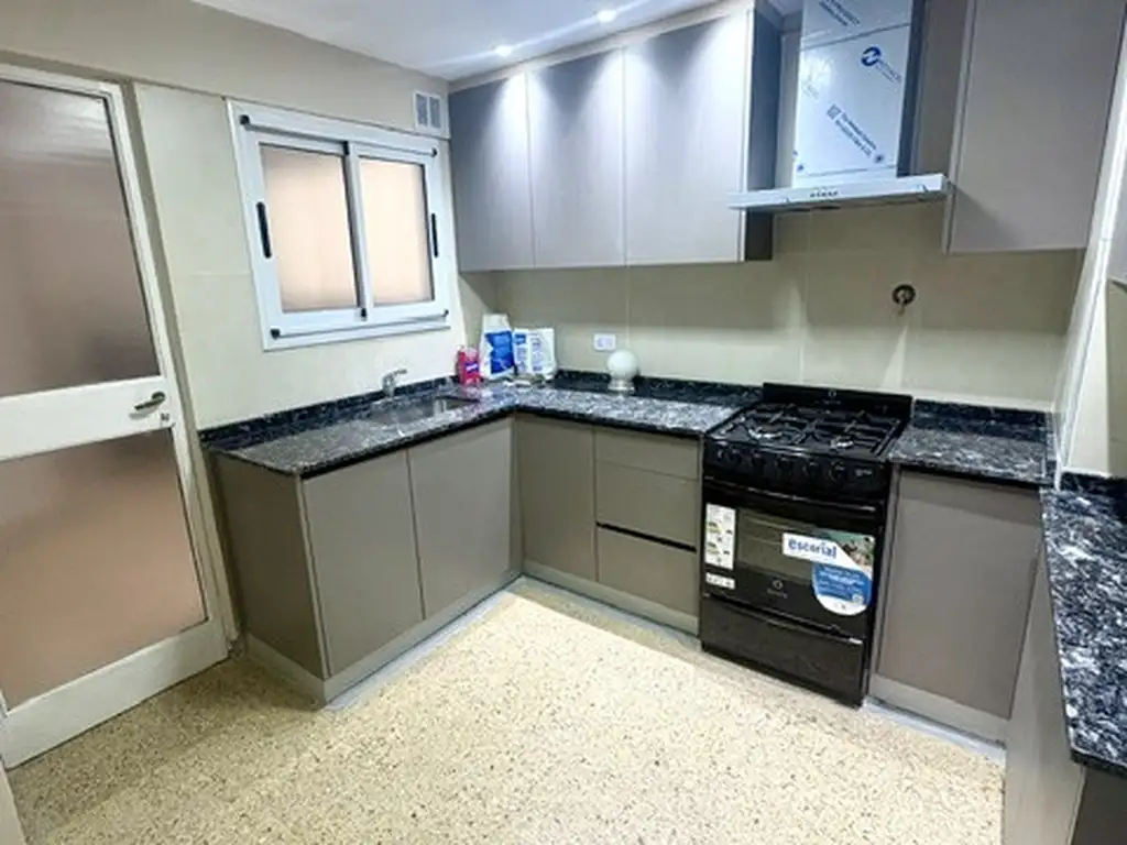 Foto de Espectacular 3 Amb C/ Dependencia, Patio Y Balcón - Vista A Plaza, imagen 5