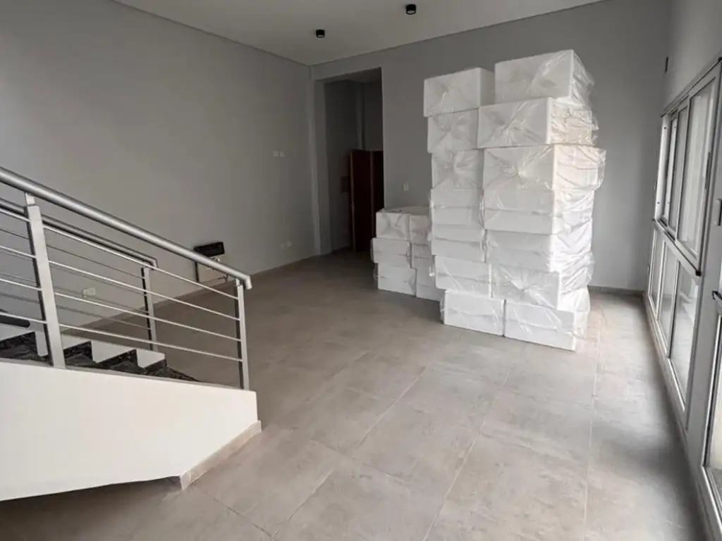 Foto de ALQUILER SALON/GALPON A ESTRENAR CAPITAL SAN JUAN CIRCUNVALACION, imagen 1