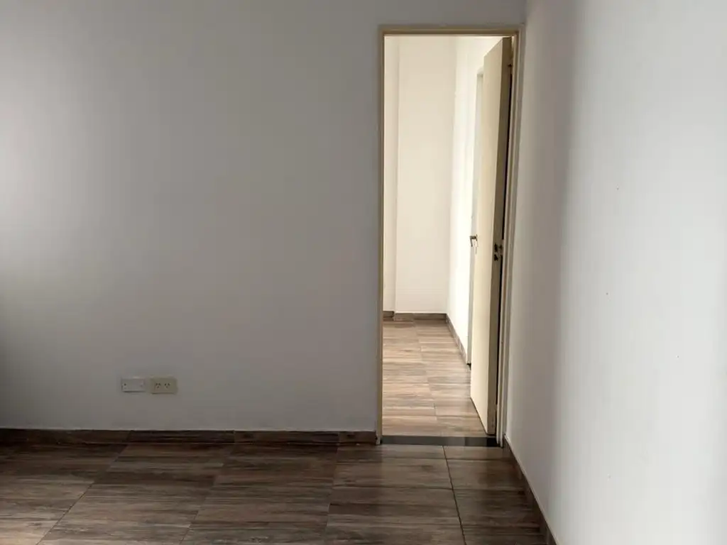 Foto de LUMINOSO DEPARTAMENTO DE DOS AMBIENTES LATERAL CON LAVADERO SEPARADO, imagen 1