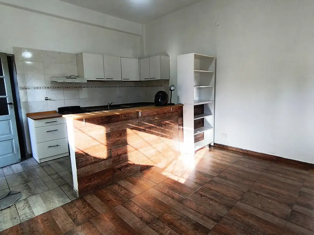 Foto de Departamento tipo casa a metros de Estacion Ferrocarril Urquiza, imagen 1