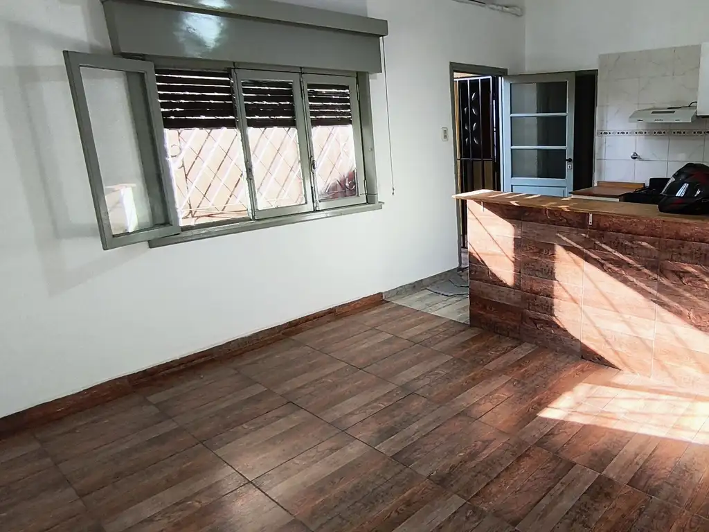 Foto de Departamento tipo casa a metros de Estacion Ferrocarril Urquiza, imagen 5