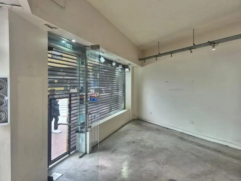 Foto de Local Comercial ESQUINA Muy Buena cuadra - APTO VARIOS destinos - Sin, imagen 3