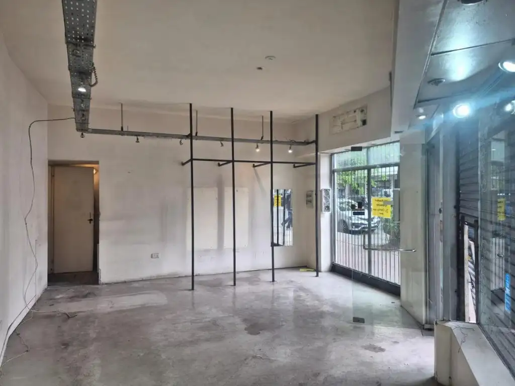 Foto de Local Comercial ESQUINA Muy Buena cuadra - APTO VARIOS destinos - Sin, imagen 4
