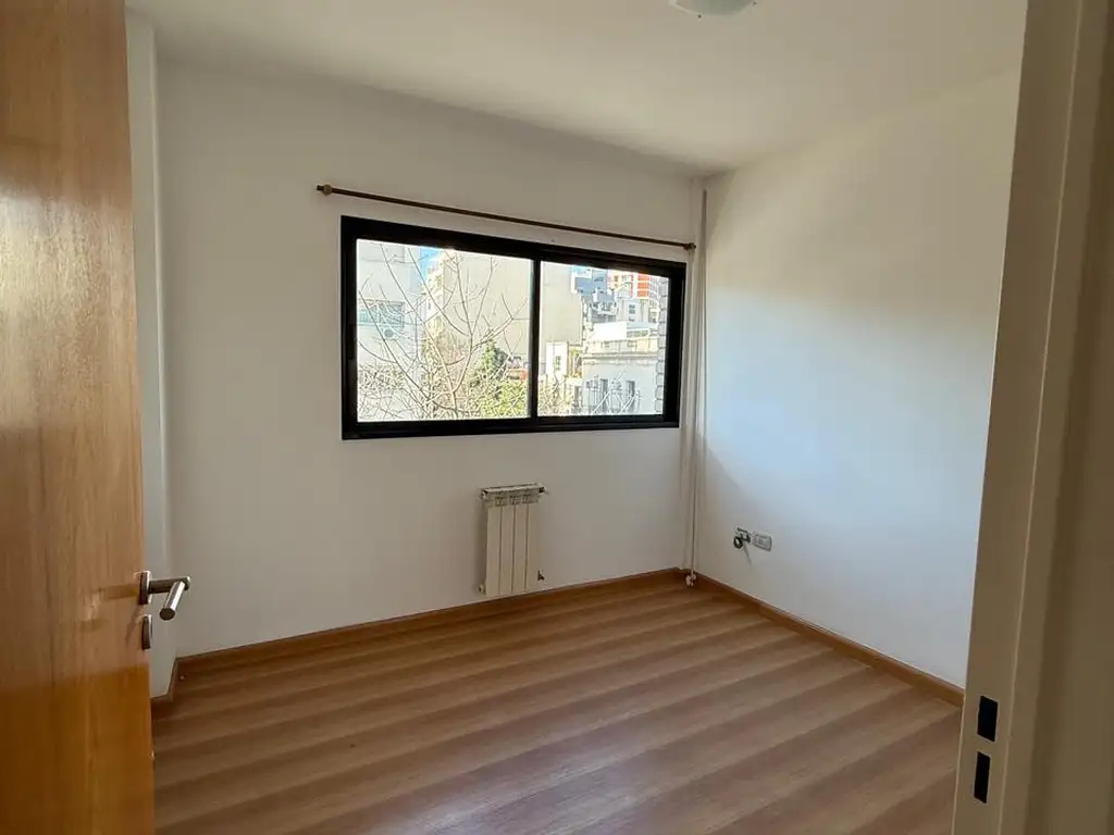 Foto de Alquiler 2 ambientes de 53 m2 frente con balcón. Edificio con pileta, imagen 4