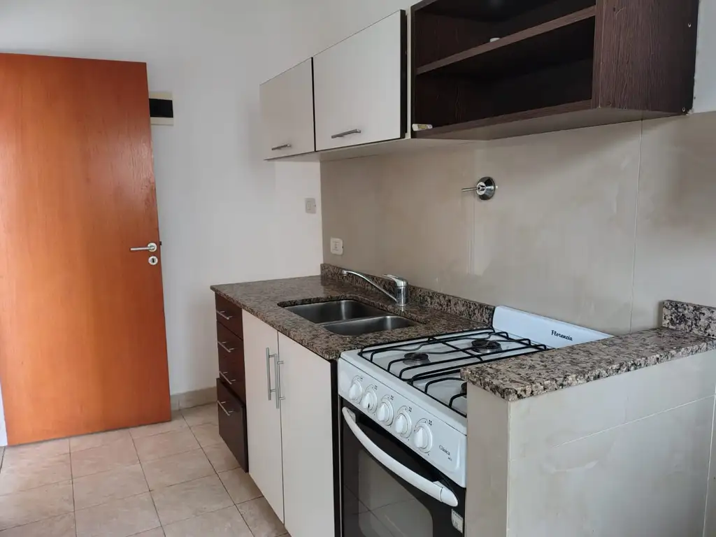 Foto de Alquiler 2 ambientes de 53 m2 frente con balcón. Edificio con pileta, imagen 1