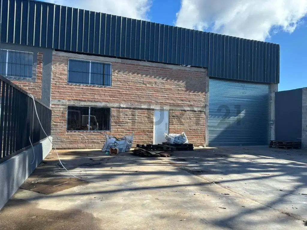 ALQUILER | GALPONES | 200 M² CUBIERTOS | AV. LURO