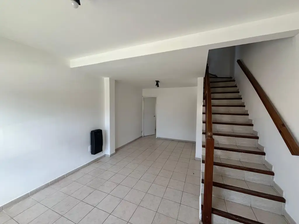 Foto de Dúplex en alquiler c/ cochera en Belén de Escobar, imagen 1