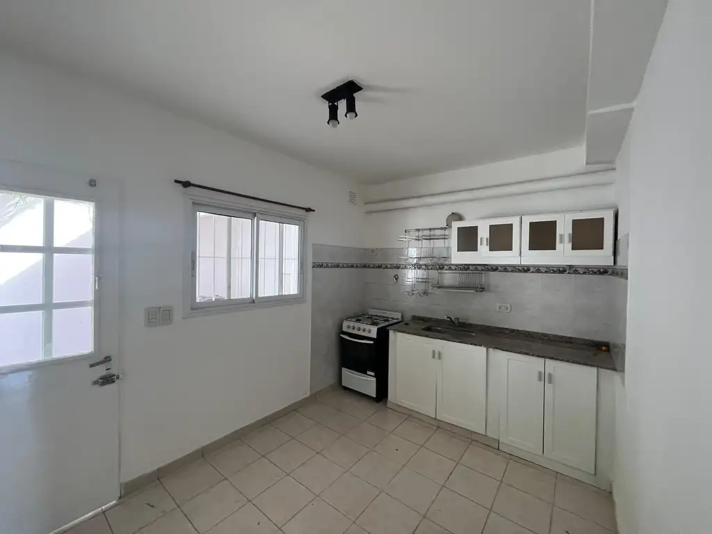 Foto de Dúplex en alquiler c/ cochera en Belén de Escobar, imagen 2