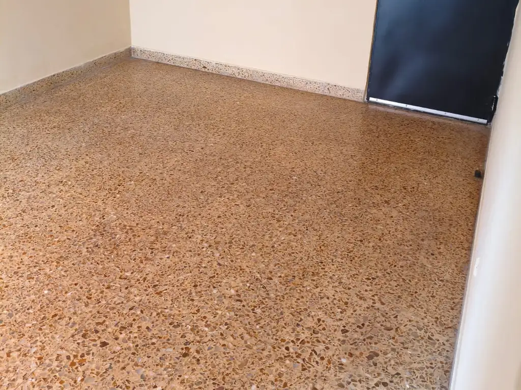 Foto de Alquiler de amplio dos ambientes con patio en Wilde Centro, imagen 2