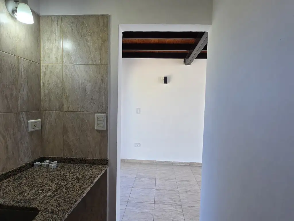 Foto de ALQUILE COMERCIAL H. Yrigoyen Nº 156 bis local 3, imagen 4