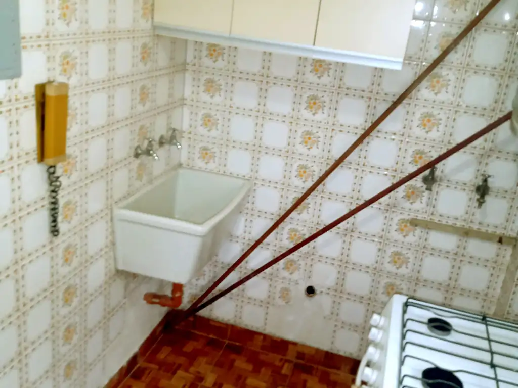 Foto de DEPARTAMENTO 2 AMBIENTES CON BALCON Y VISTA AL FRENTE. LAVALLE 97 PISO, imagen 3