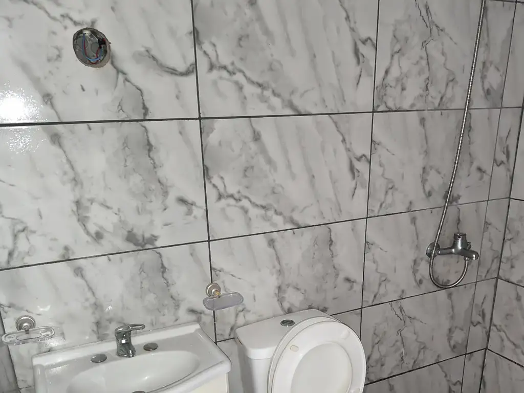 Foto de DEPARTAMENTO 2 AMBIENTES TIPO CASA – FRENTE A LA UNDAV Colón 474 – Piso, imagen 5