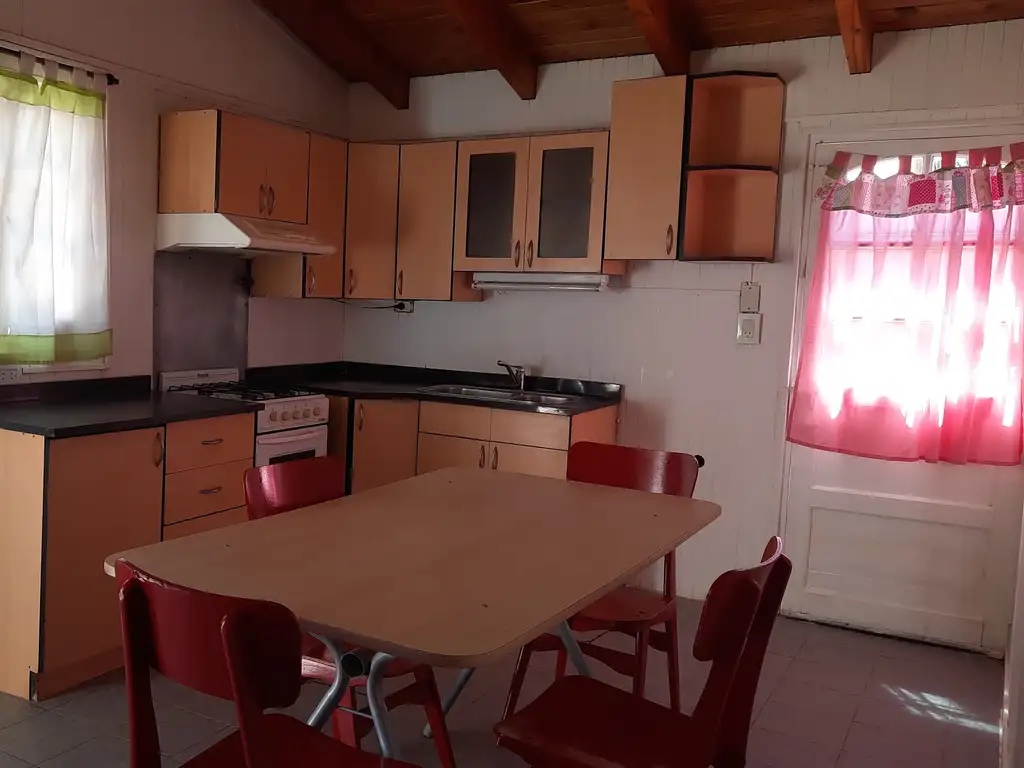 Casa amoblada de 3 dormitorios en alquiler en Rincón de los Sauces
