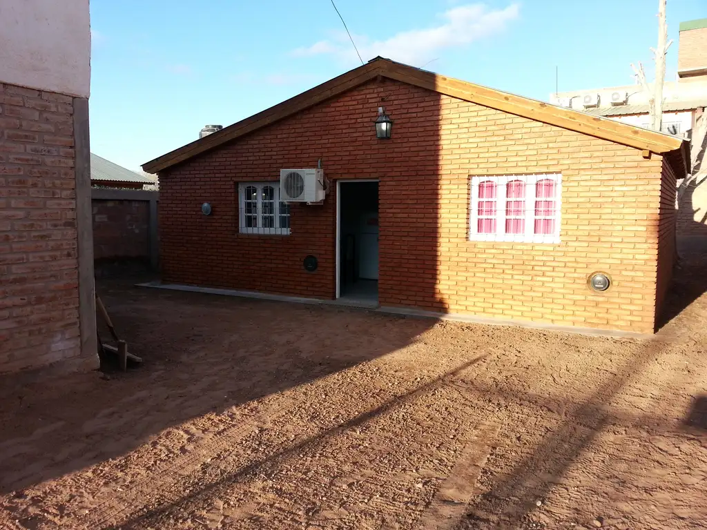 Foto de Casa amoblada de 3 dormitorios en alquiler en Rincón de los Sauces, imagen 2