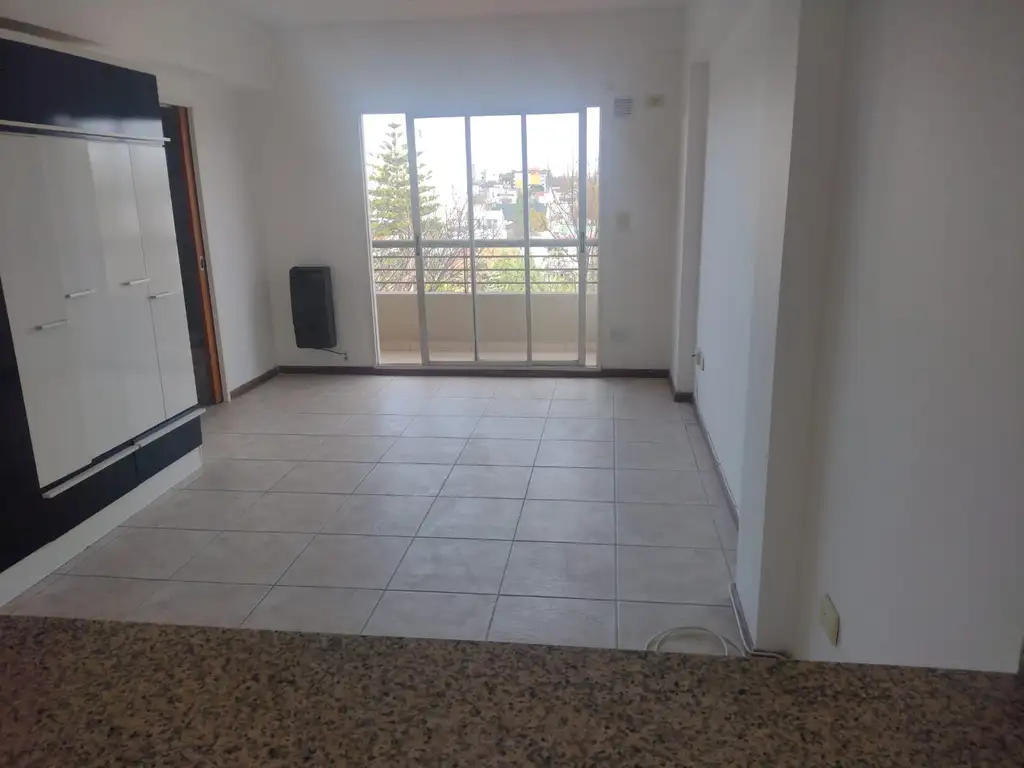 Foto de MONOAMBIENTE 5TO PISO AL FRENTE CON BALCON, imagen 4