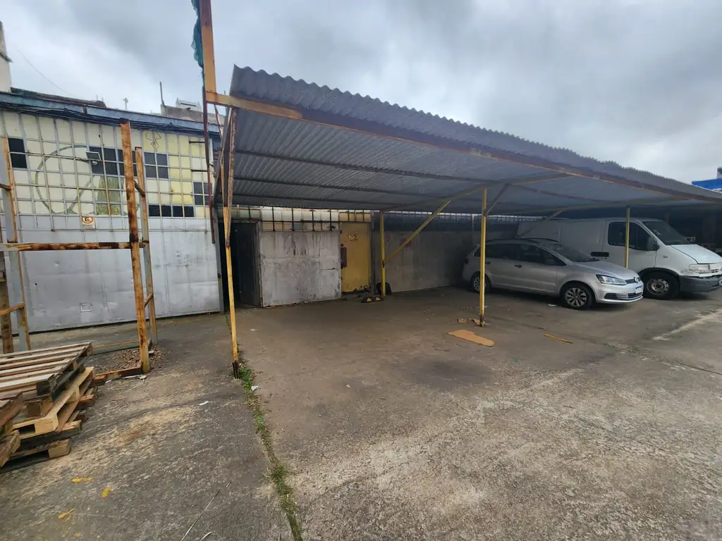 Foto de GALPON 570 M2 - IDEAL DEPÓSITO - + 90 M2 BAULERA Y BAÑO + 2 COCHERAS, imagen 3