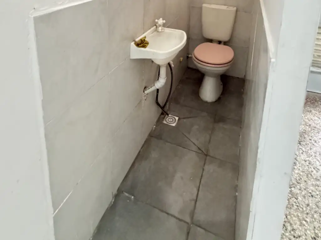 Foto de LOCAL COMERCIAL A UNA CUADRA RUTA 8, imagen 2