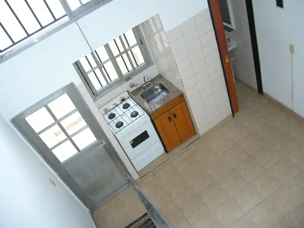 Foto de Alquiler PH 2 Ambientes tipo loft. Sin expensas. Mataderos, imagen 2