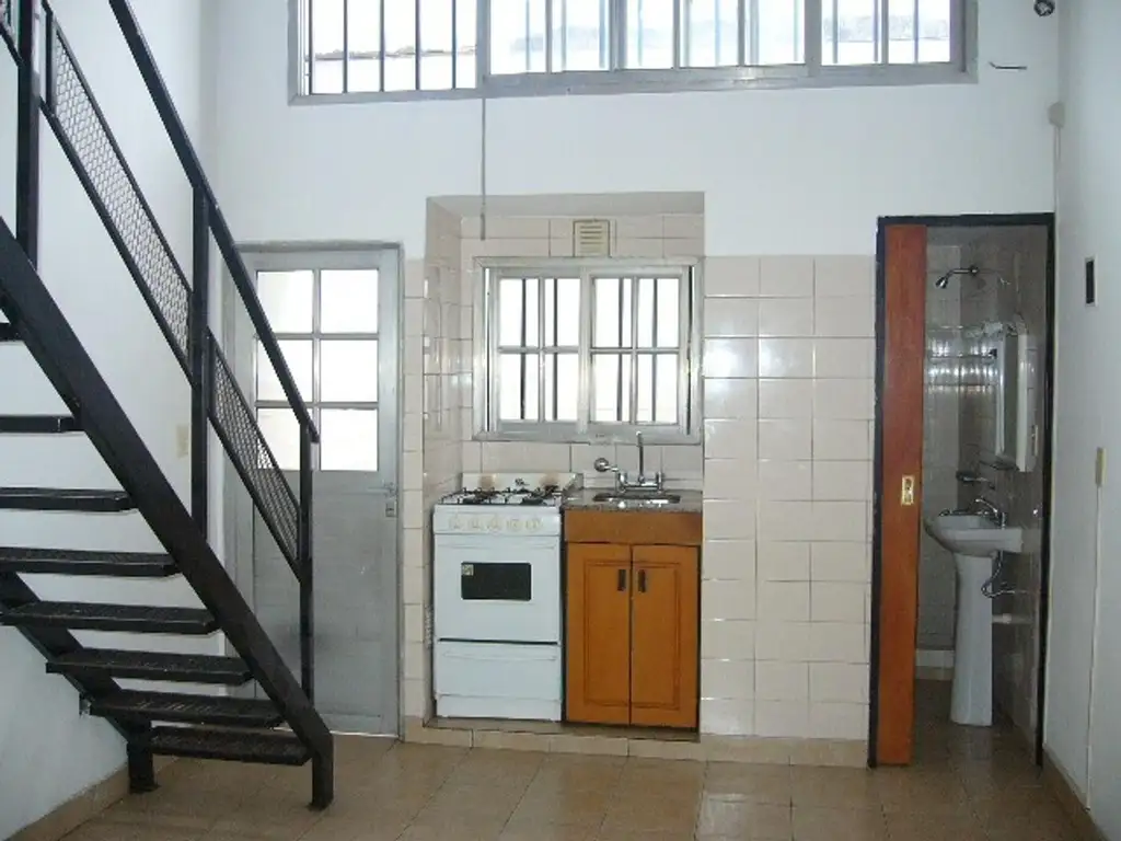 Foto de Alquiler PH 2 Ambientes tipo loft. Sin expensas. Mataderos, imagen 3
