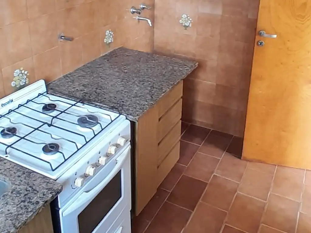 Foto de Excelente departamento 2 ambientes en excelente estado, todo externo, imagen 2
