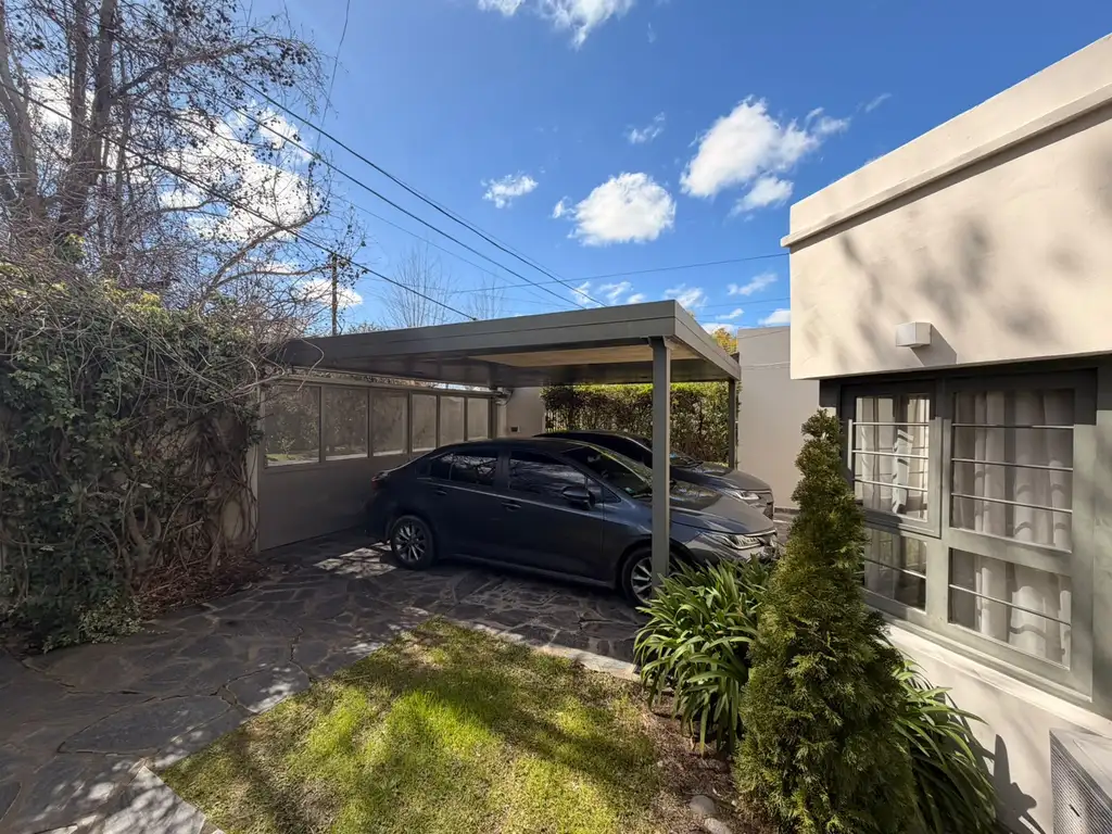 Foto de Casa de 4 dormitorios con patio y cocheras en alquiler en City Bell, imagen 4