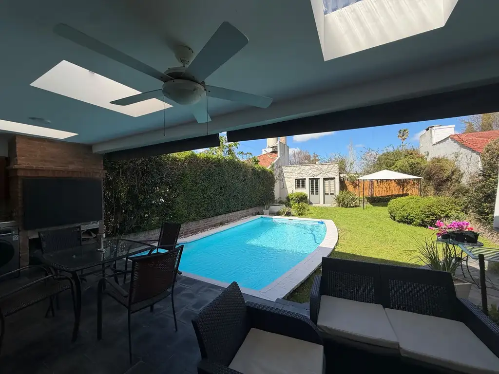 Foto de Casa de 4 dormitorios con patio y cocheras en alquiler en City Bell, imagen 3