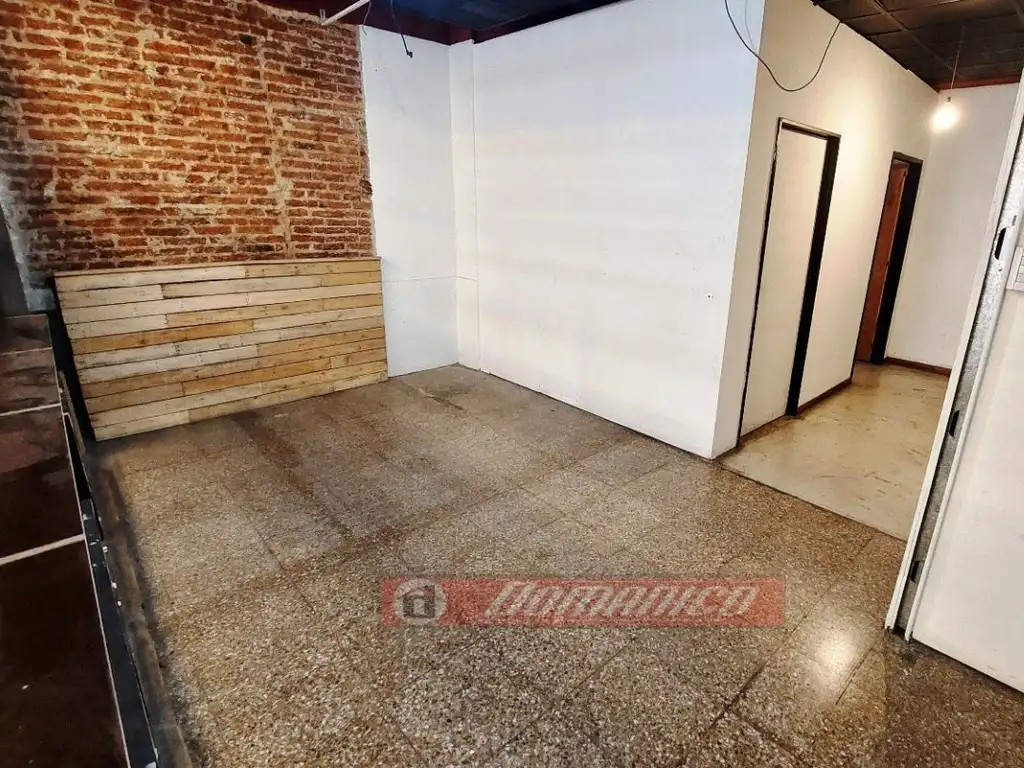 Foto de Local - Alquiler - Argentina, CASTELAR - POMPEYA 2400, imagen 2