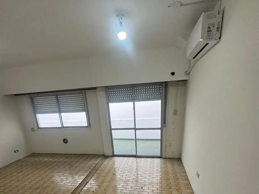 Foto de EXCELENTE DTO 3 AMBIENTES 1° PISO CONTRAFRENTE, imagen 3