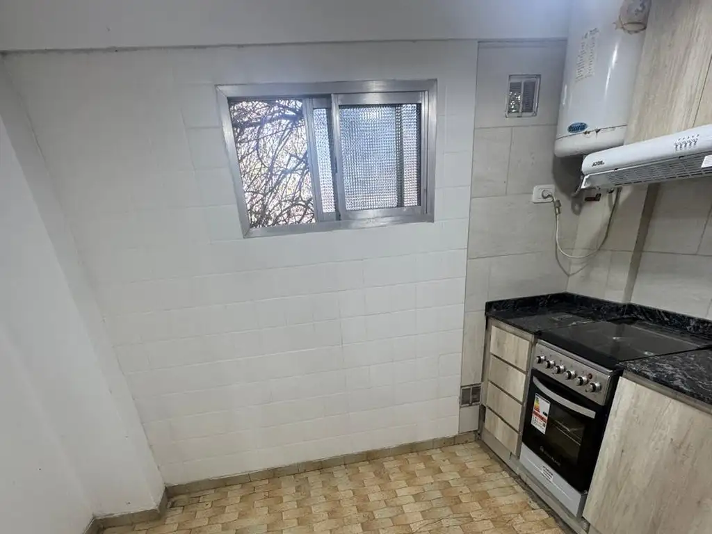Foto de EXCELENTE DTO 3 AMBIENTES 1° PISO CONTRAFRENTE, imagen 4