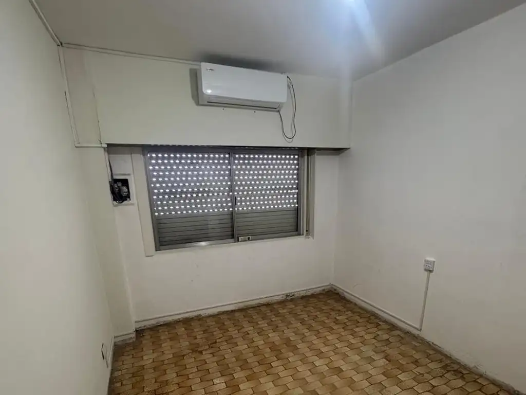 Foto de EXCELENTE DTO 3 AMBIENTES 1° PISO CONTRAFRENTE, imagen 5