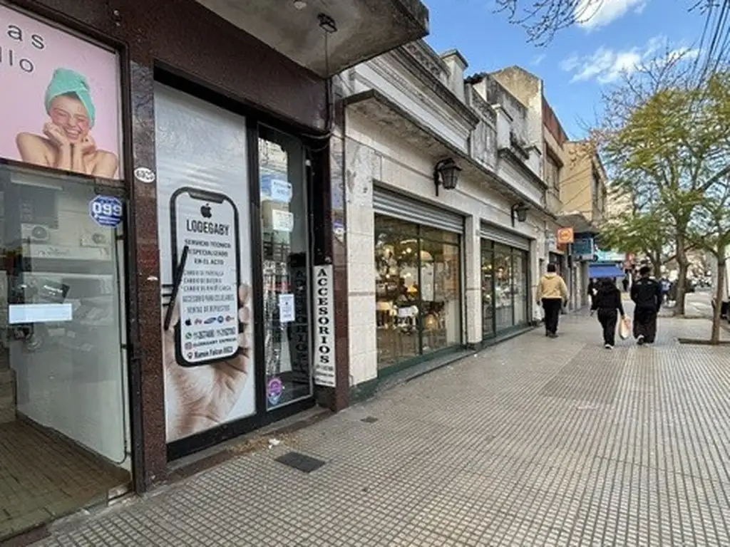 Foto de LOCAL/DEPOSITO 2X19m2 ZONA COMERCIAL LINIERS, imagen 1