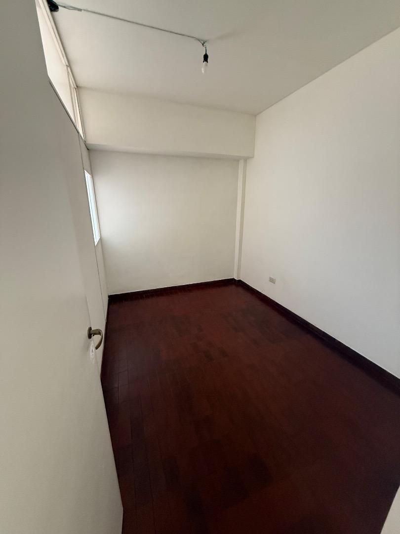 Foto de Departamento Frente a Estación con Patio, imagen 4