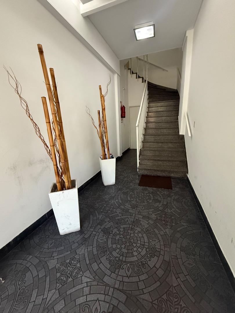 Foto de Departamento Frente a Estación con Patio, imagen 1