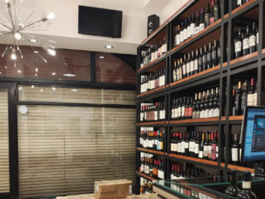 Foto de Local comercial en Recoleta de 130 m2 en excelente estado con sótano, imagen 2
