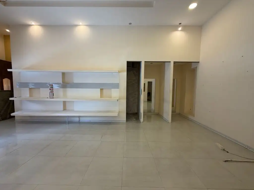 Foto de Local en alquiler sobre Justa Lima ciudad de Zarate, imagen 1