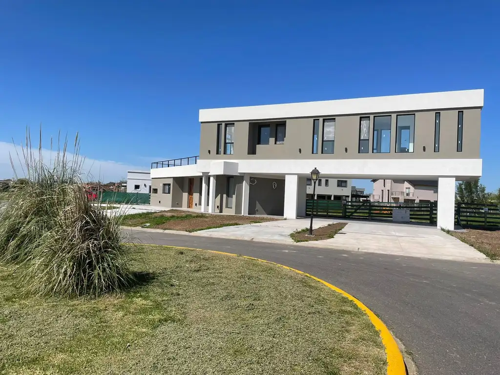 Foto de ALQUILER DE CASA ESTILO RACIONALISTA MODERNO EN SAN SEBASTIAN, imagen 2