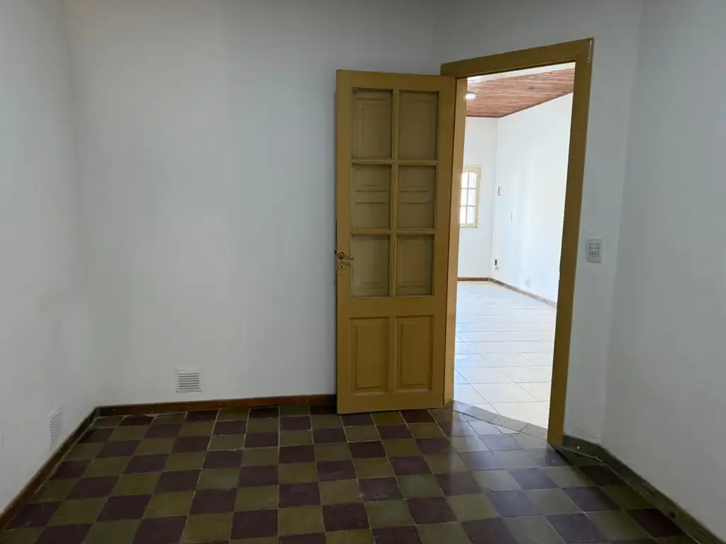 Foto de Alquiler de casa centrica ideal consultorio.Apta profesional, imagen 5